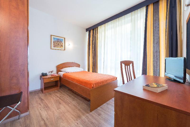 Hotel Vis 3*
